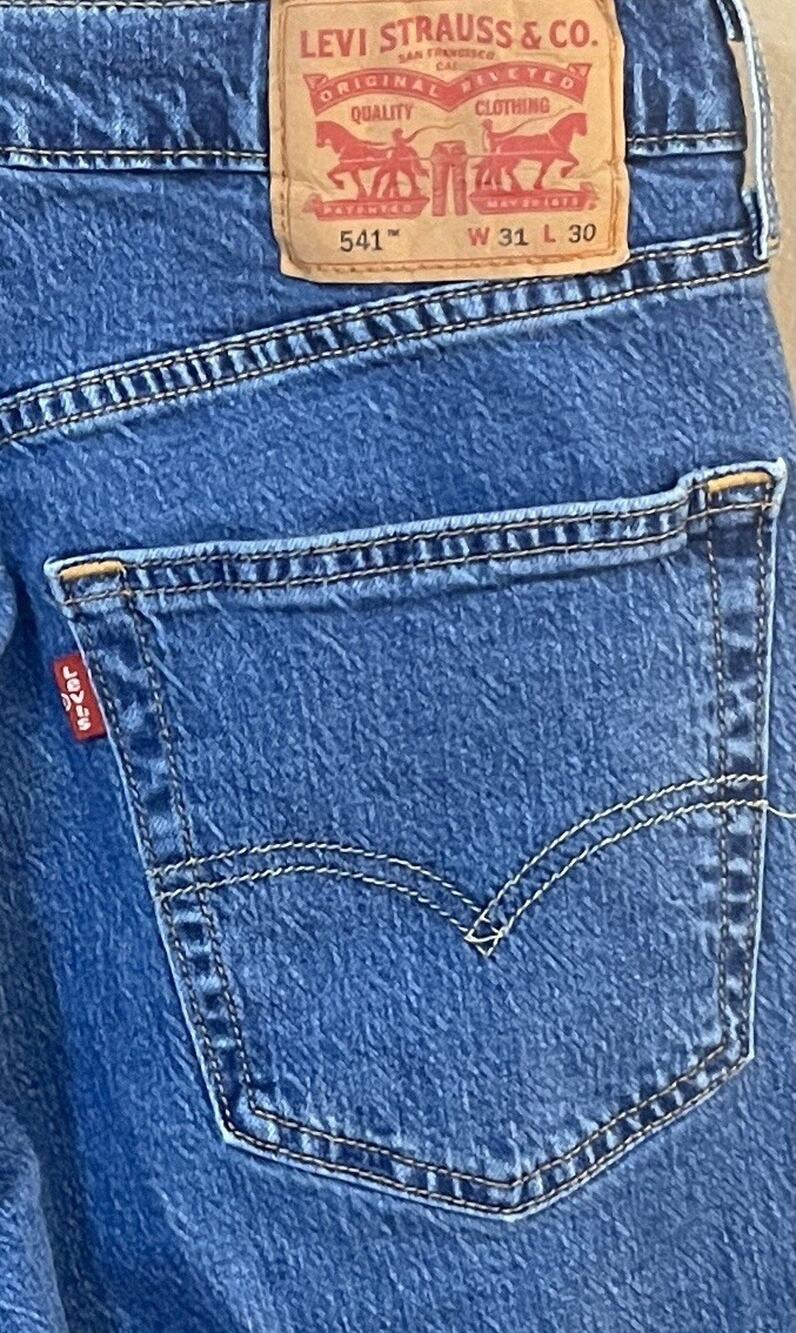 Levis 541 Athletic Taper Mens Jeans Size 31x30 Medium Wash EUC